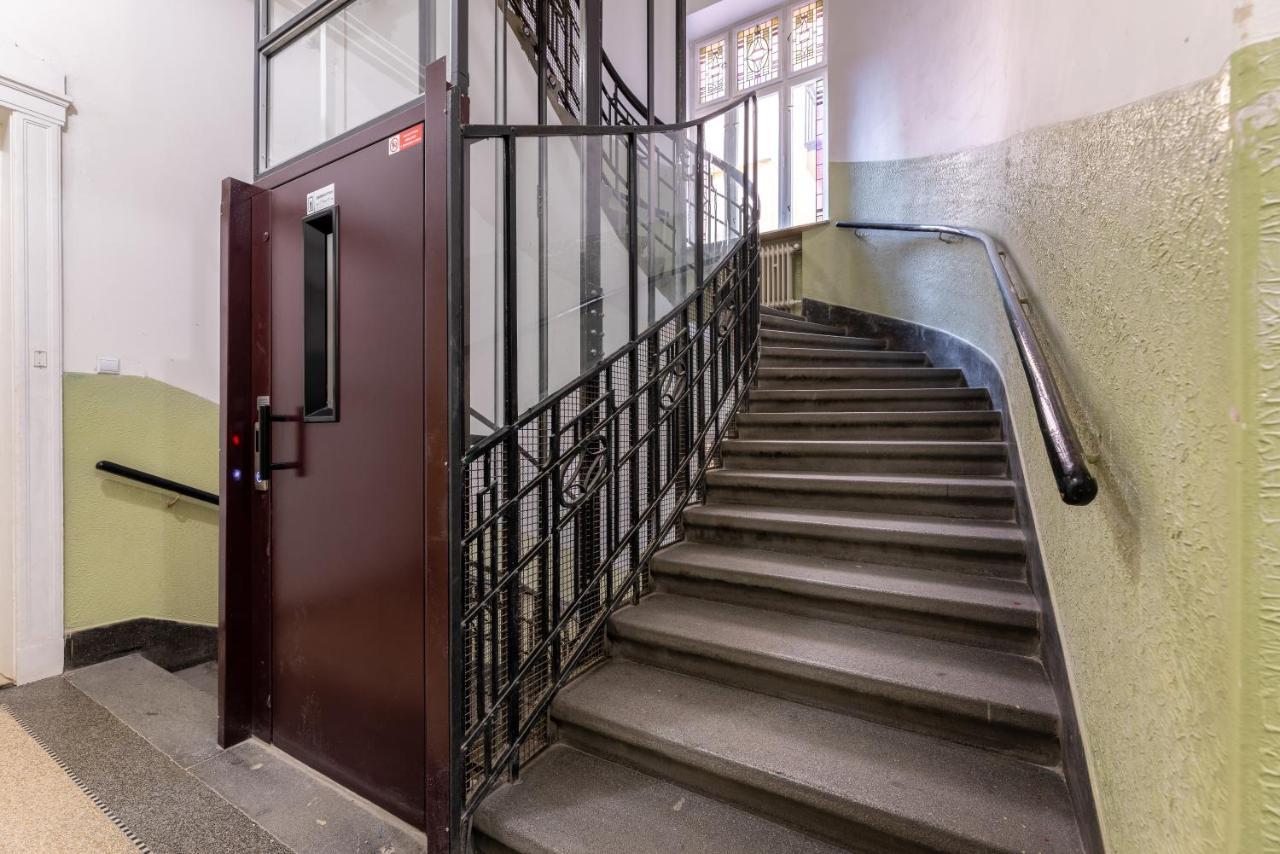 Charming 1 Bedroom Apartment In The City Center Of Prague Luaran gambar